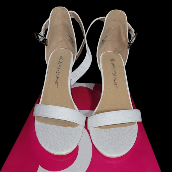 Sandal - Picture 1 of 3